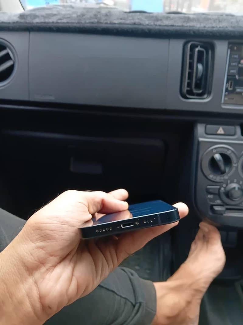 Apple iPhone 13 2