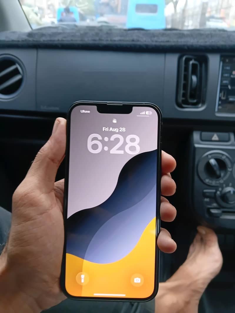 Apple iPhone 13 4
