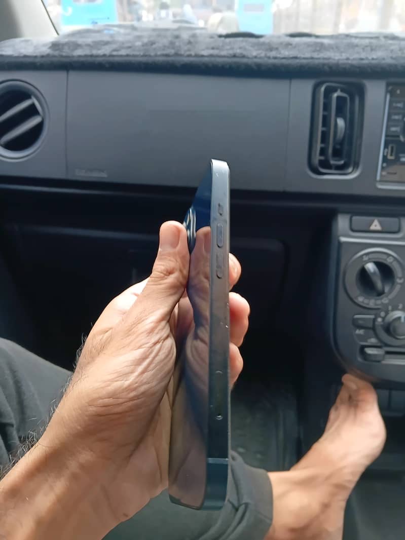 Apple iPhone 13 5