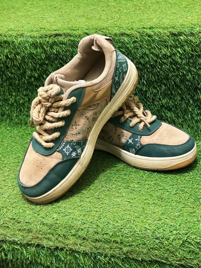 sneaker thrift 2