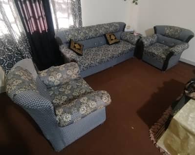 4 seater sofa set for sale. Minimum used