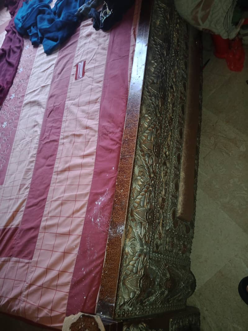 bed and dressing 3