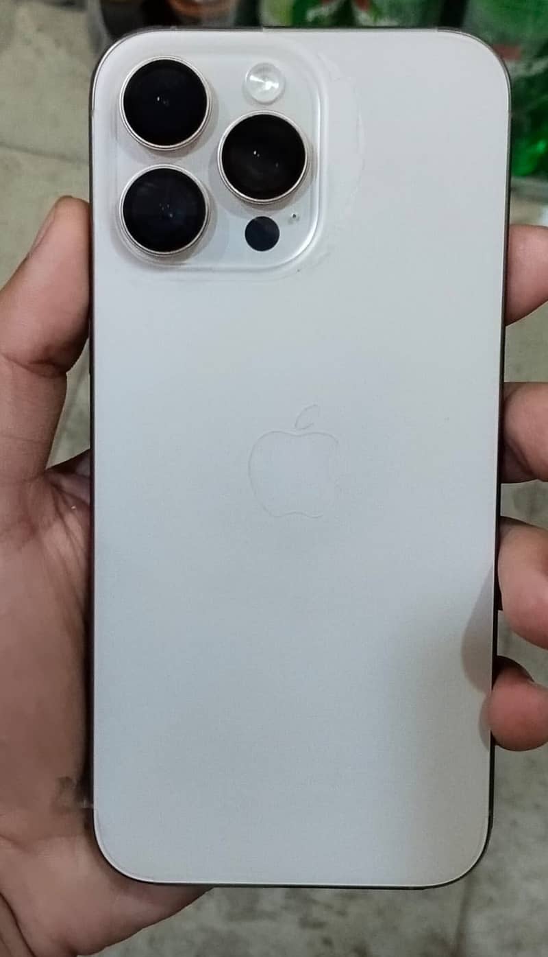 Apple iPhone 16 Pro Max 0