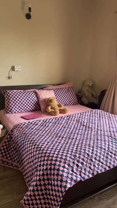 Queen bed