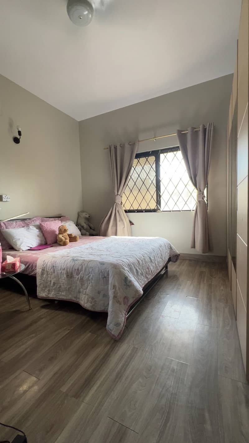 Queen bed 2