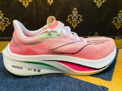 carbon fiber plates running shoes