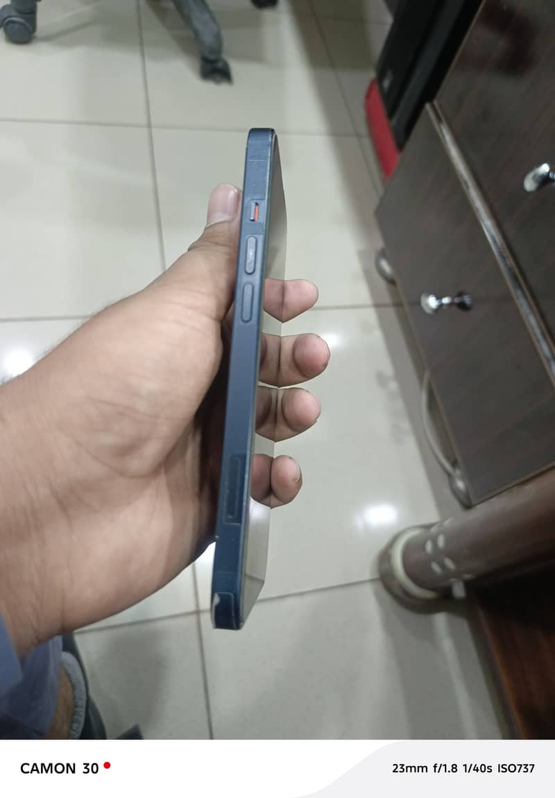 Apple iPhone 13 2