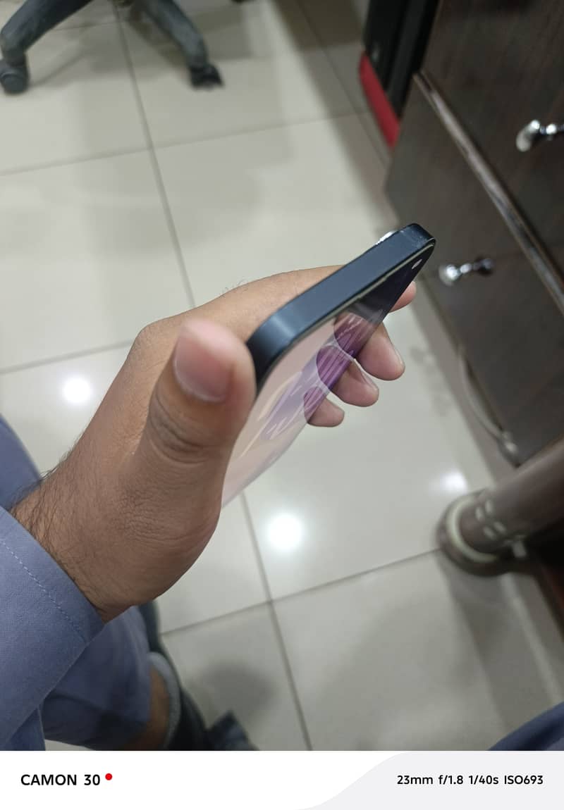 Apple iPhone 13 4