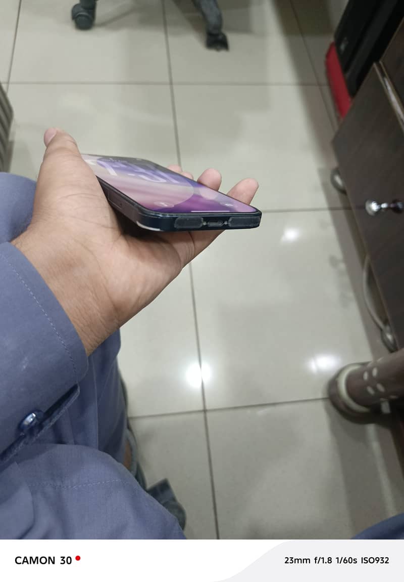 Apple iPhone 13 5