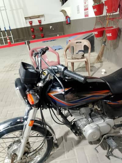 Honda CG 125 black color