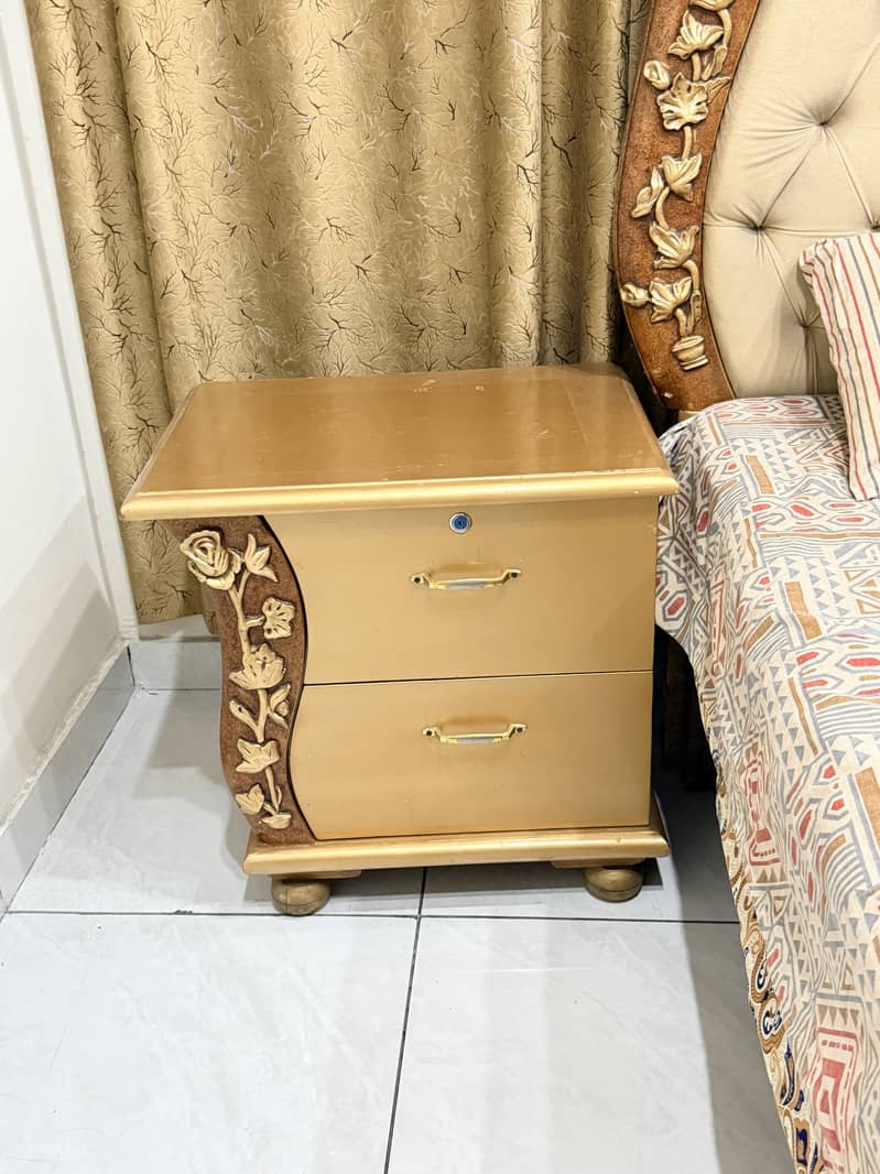 King size bed 1