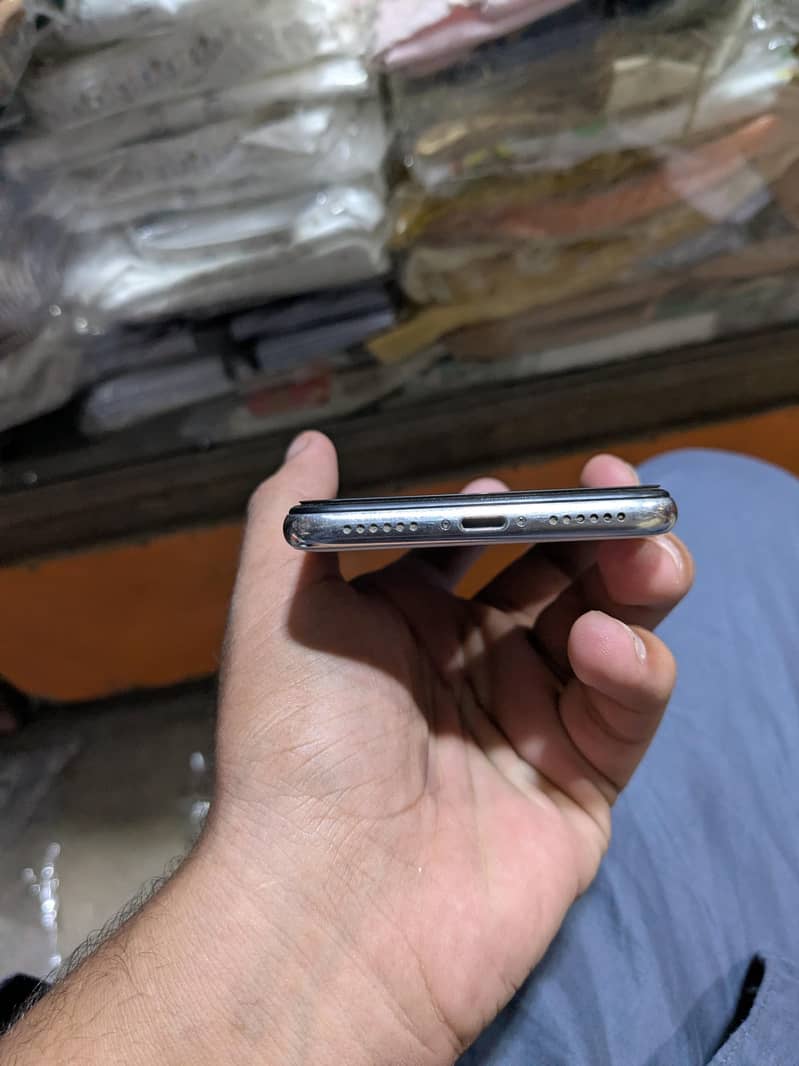 Apple iPhone X 3