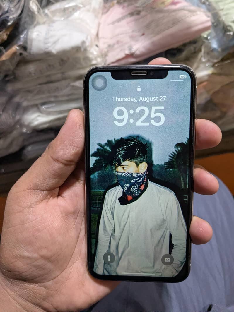 Apple iPhone X 4