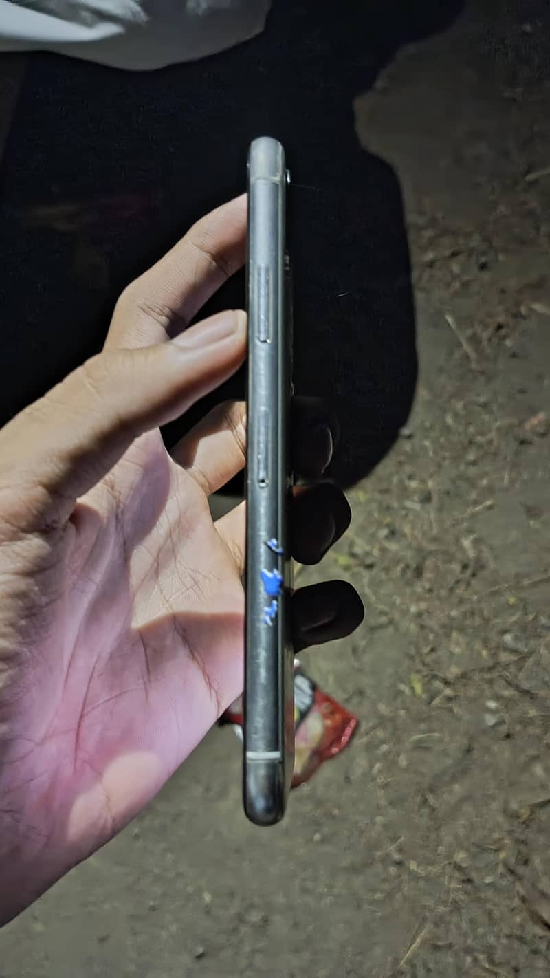 Apple iPhone X 4