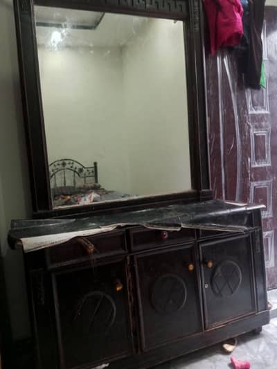 Dressing table average condition