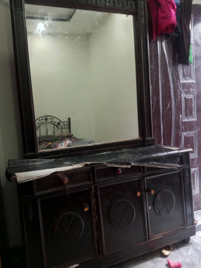 Dressing table average condition 0