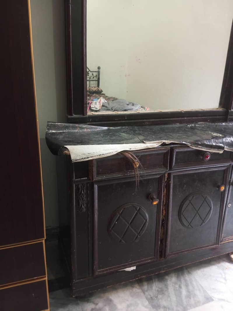 Dressing table average condition 1