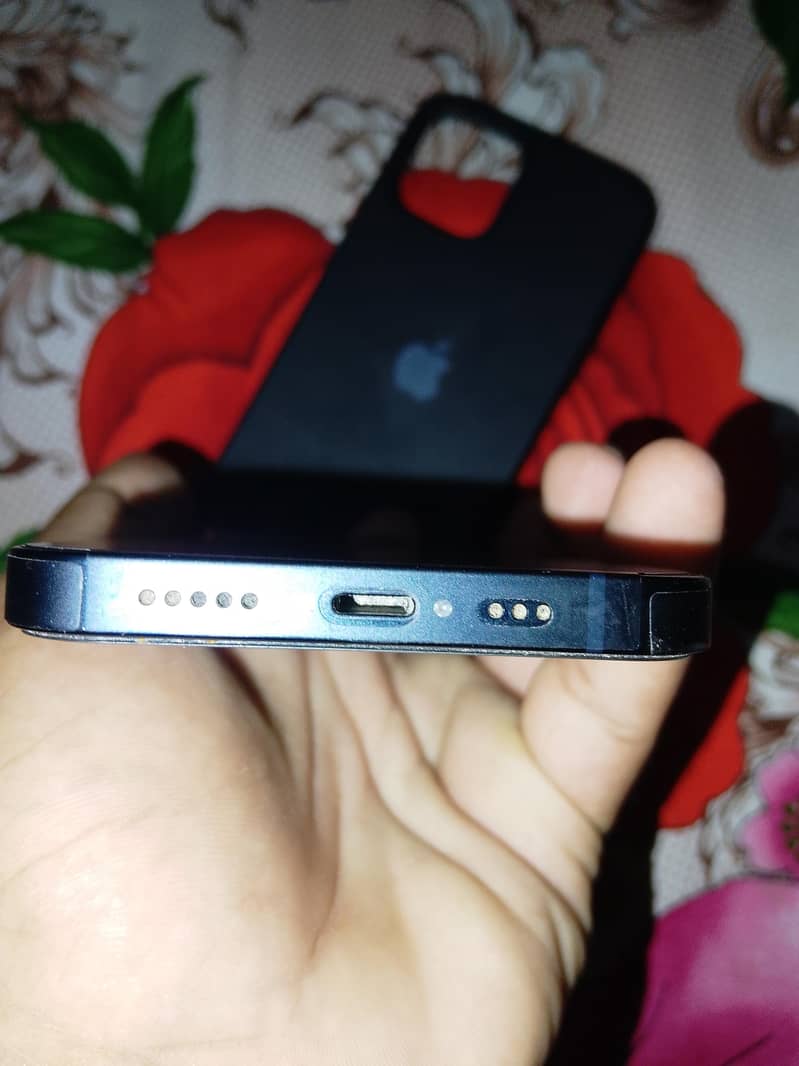 Apple iPhone 13 3