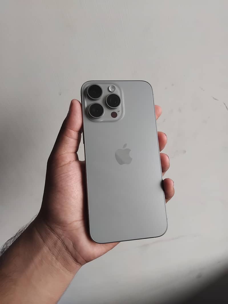 Apple iPhone 15 Pro Max 0