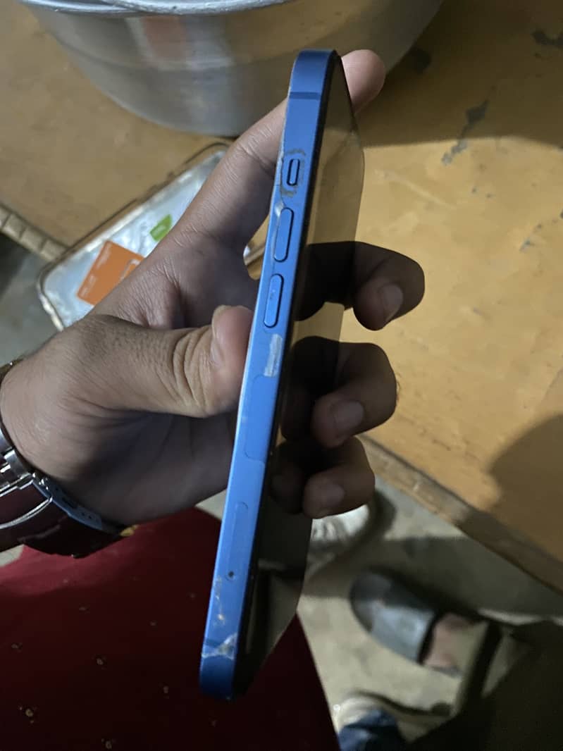 Apple iPhone 13 5
