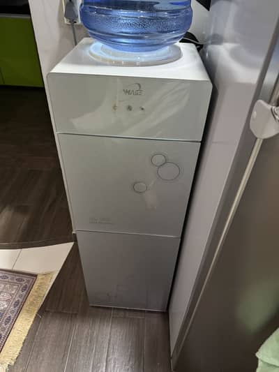 Homage dispenser