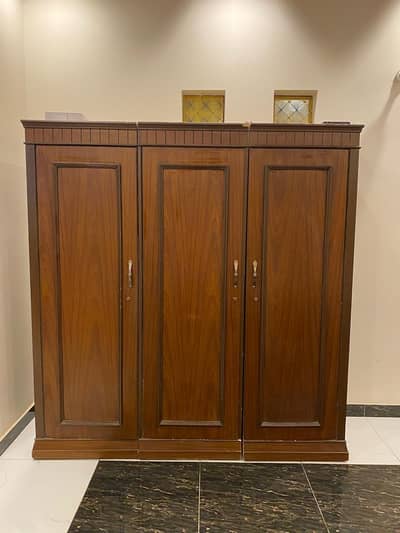 almari/wardrobe