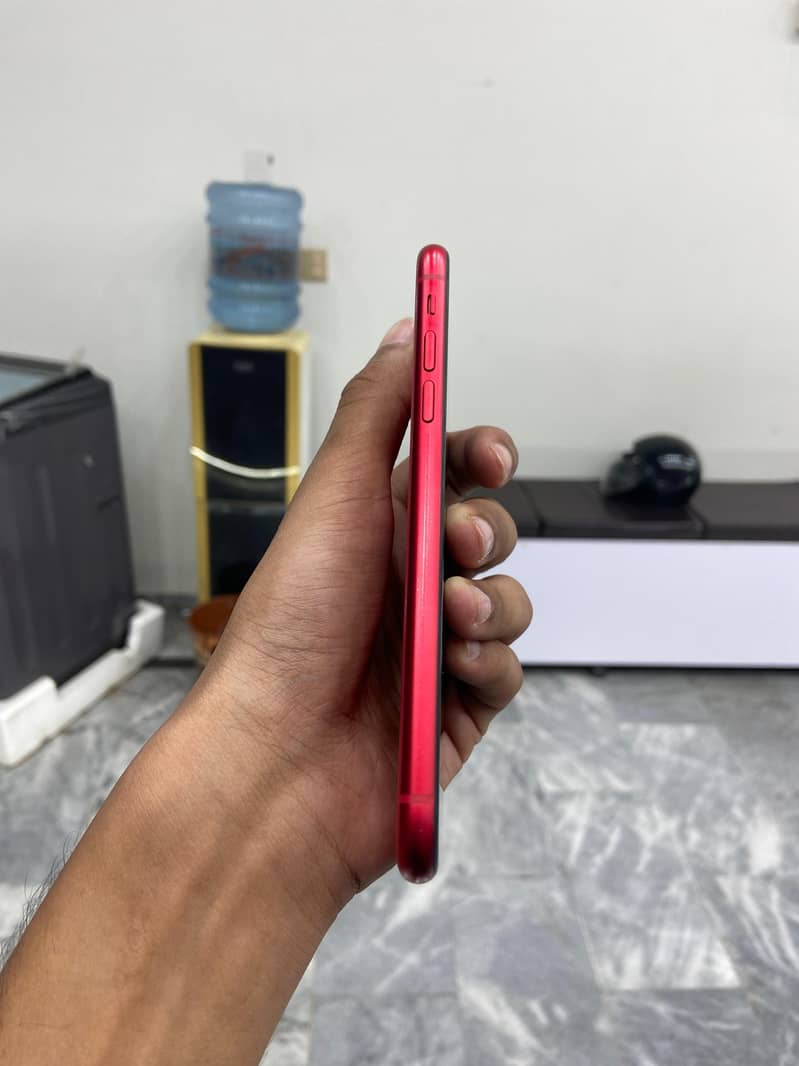 Apple iPhone 11 4