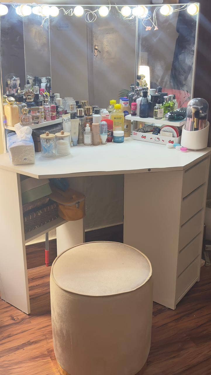 Corner Vanity/Dressing table 4