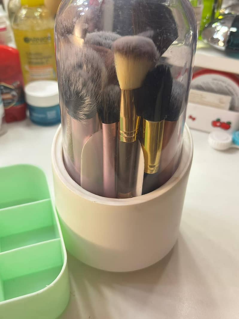 Corner Vanity/Dressing table 8