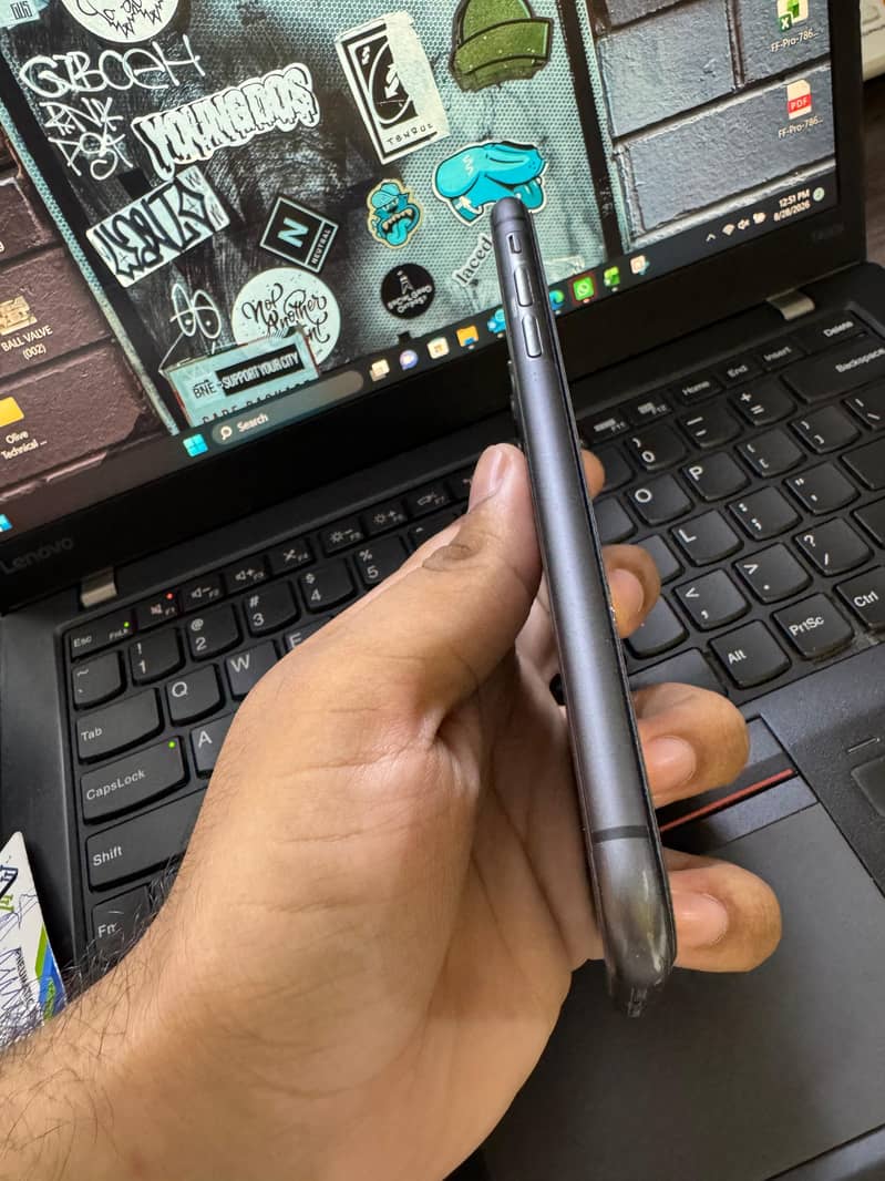 Apple iPhone 11 3