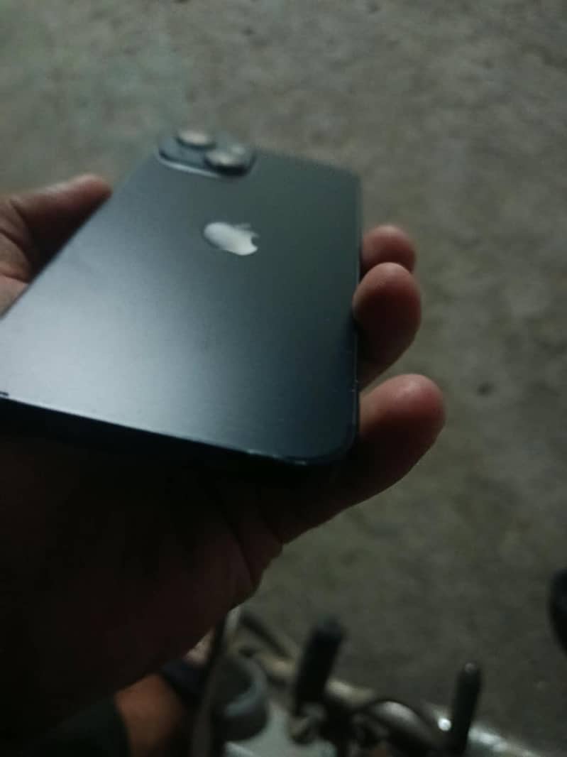Apple iPhone 13 2