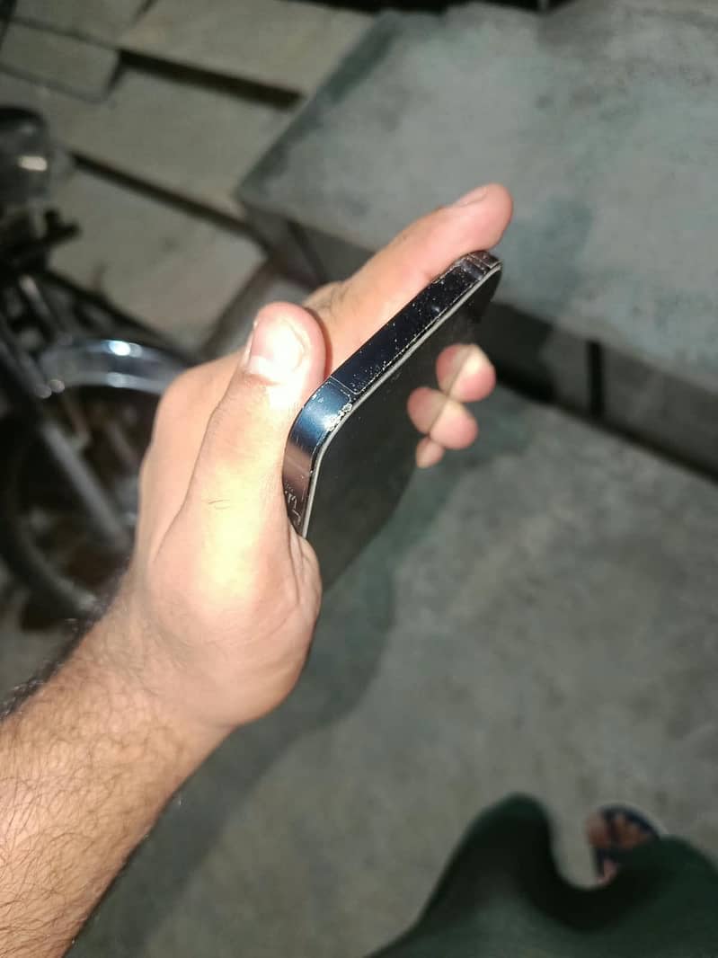 Apple iPhone 13 3