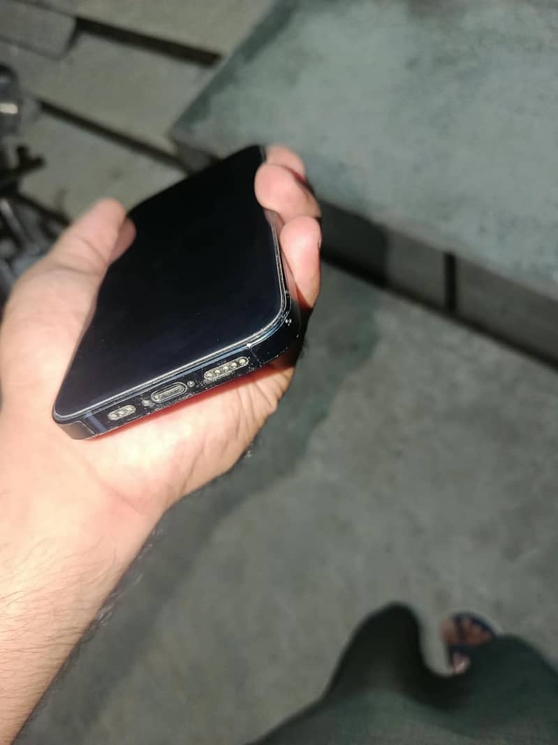 Apple iPhone 13 4