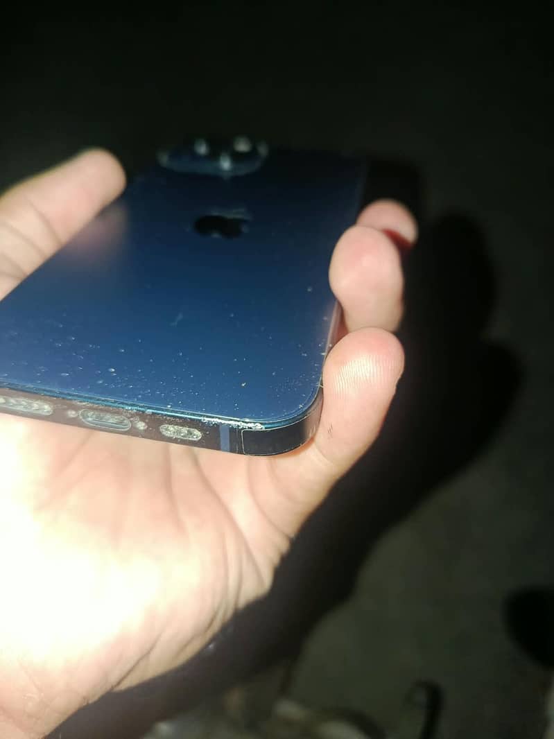 Apple iPhone 13 5