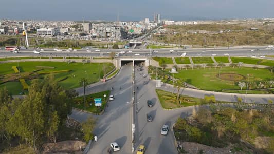 10 Marla Corner Developed Possession Able Plot For Sale In Block Q Gulberg Residencia