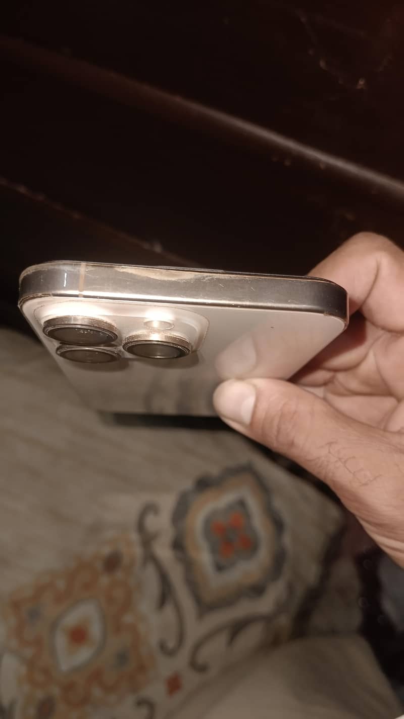 Apple iPhone 16 Pro Max 3