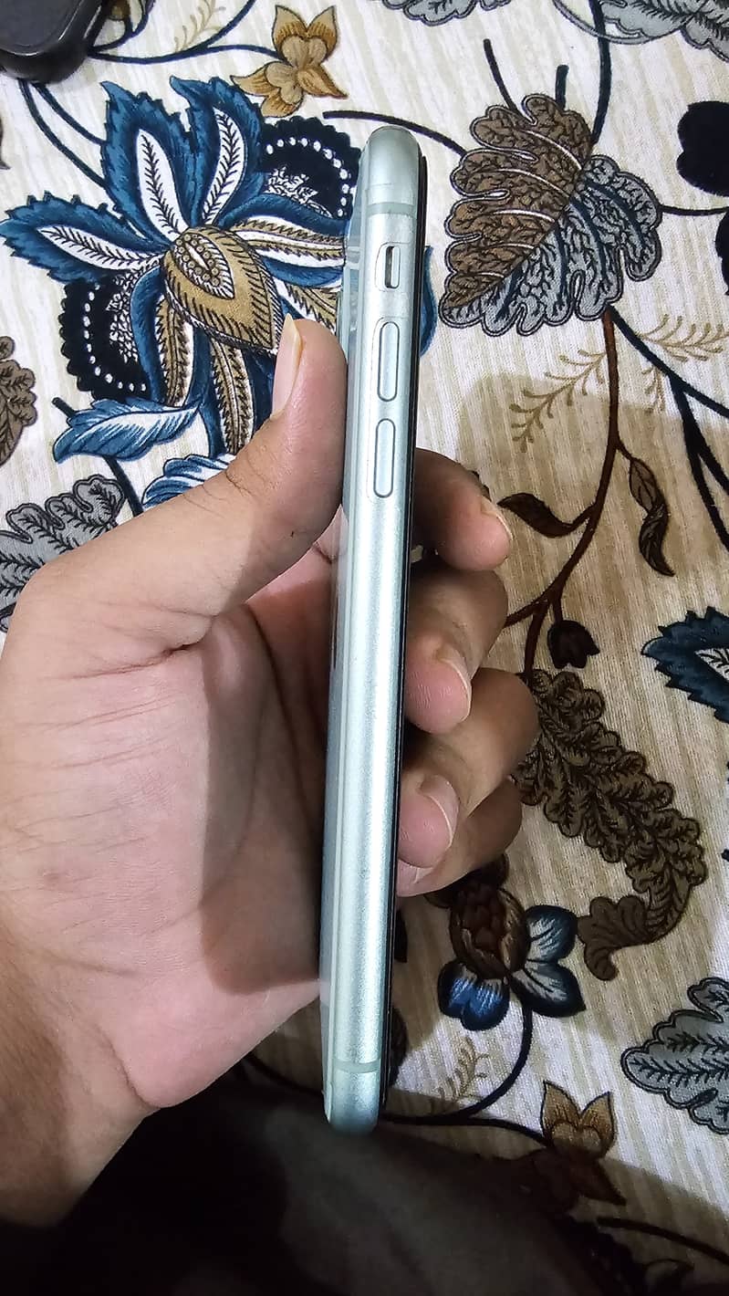 Apple iPhone 11 5