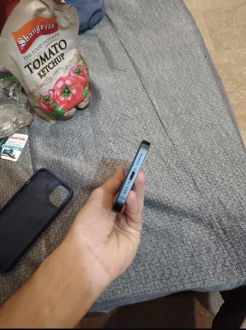 Apple iPhone 13 2