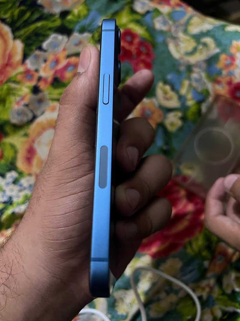 Apple iPhone 13 1