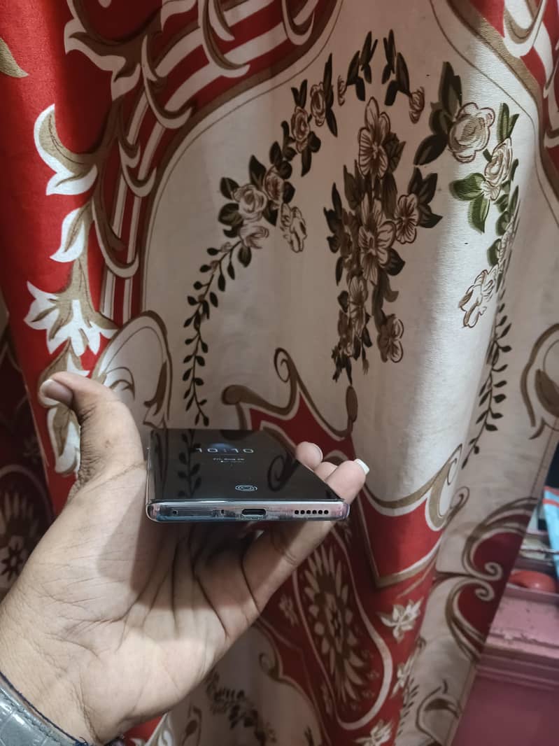 Tecno CAMON 40 Pro 1