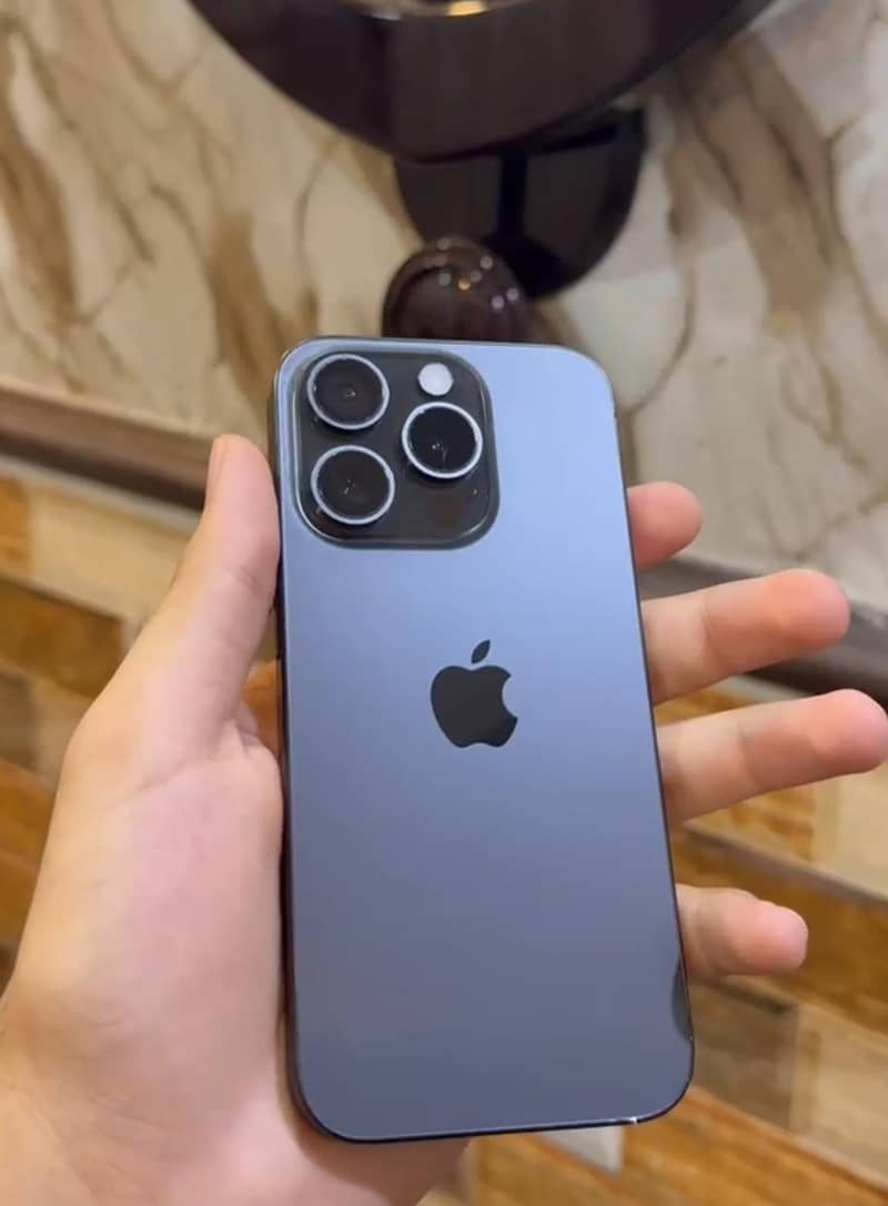 Apple iPhone 15 Pro 0