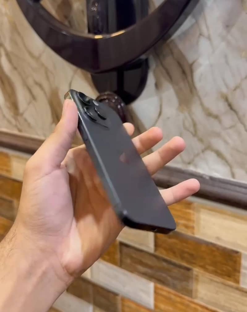 Apple iPhone 15 Pro 2