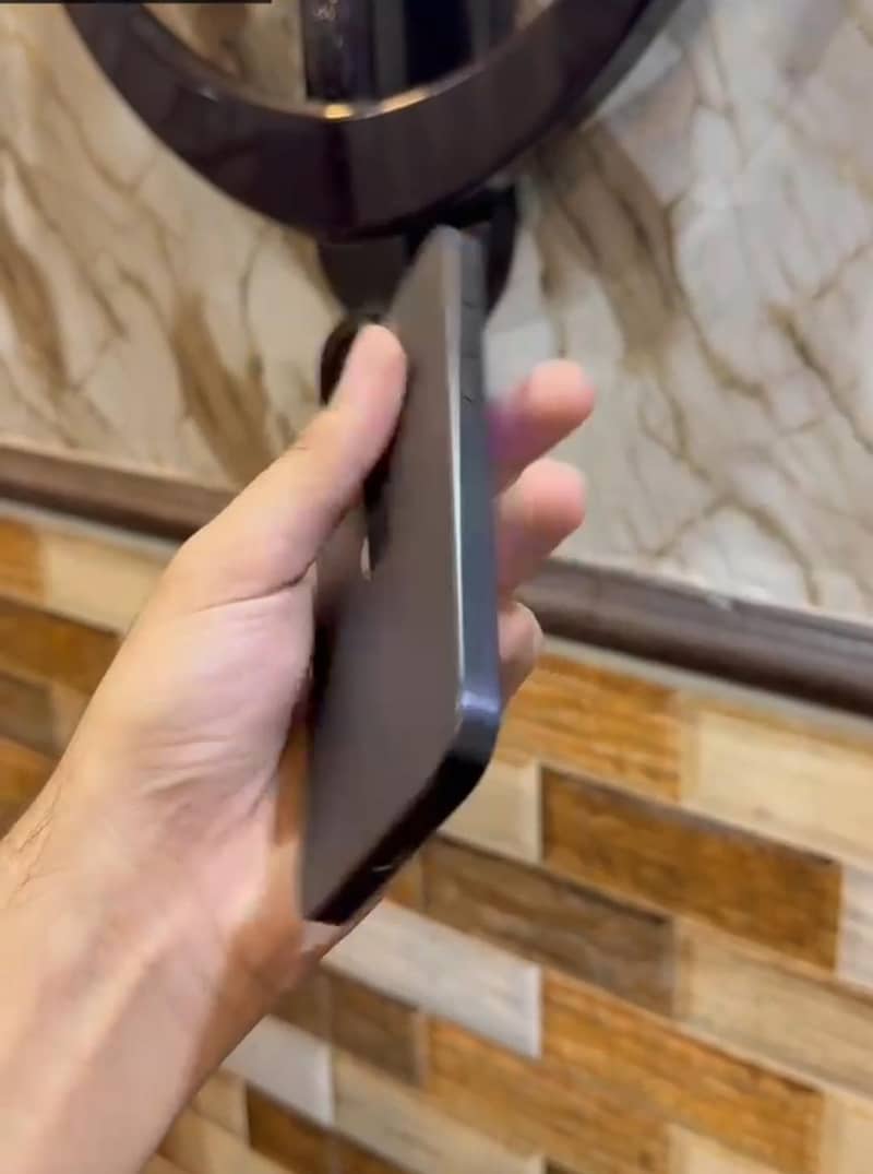 Apple iPhone 15 Pro 4