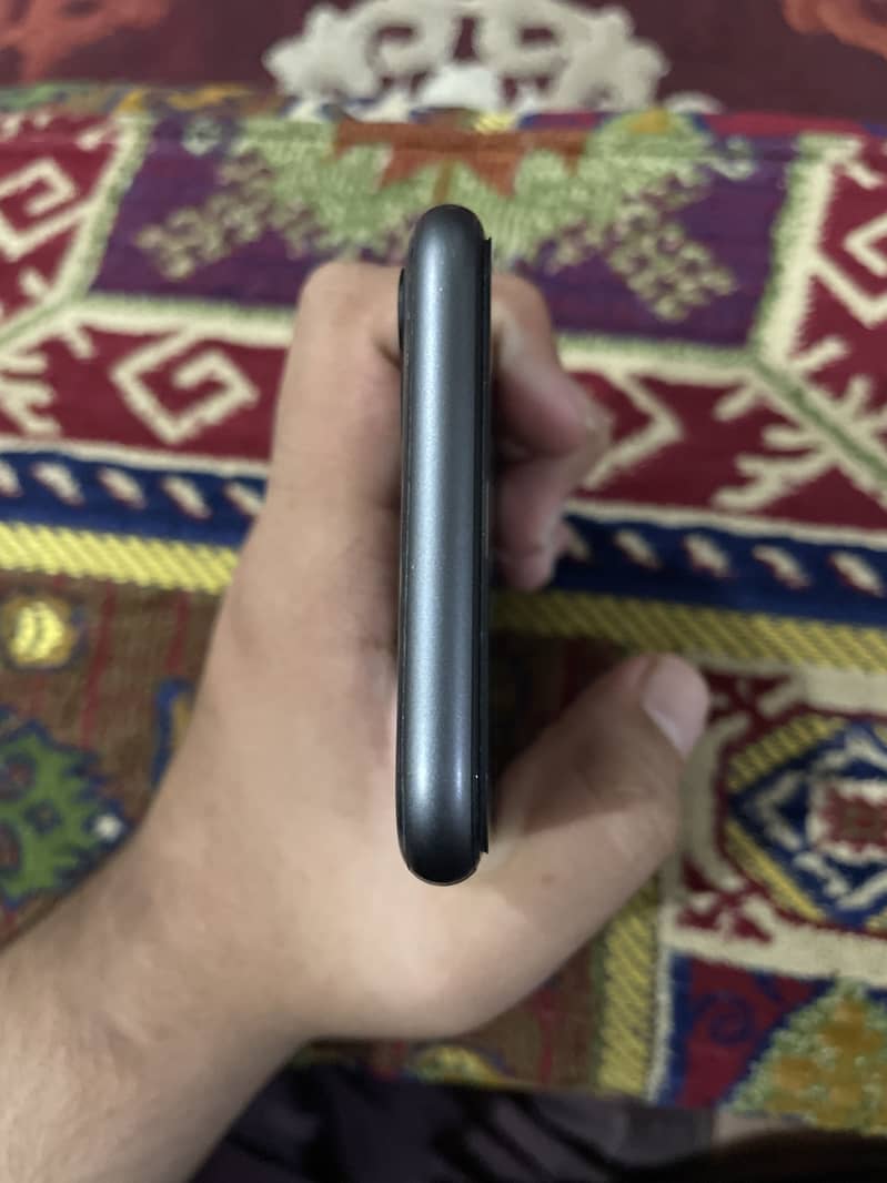 Apple iPhone 11 3