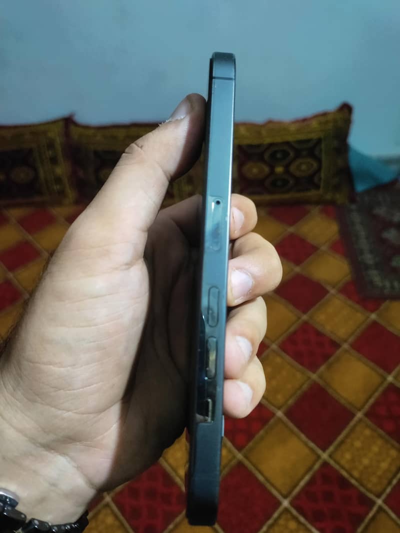 Apple iPhone 13 Pro 4