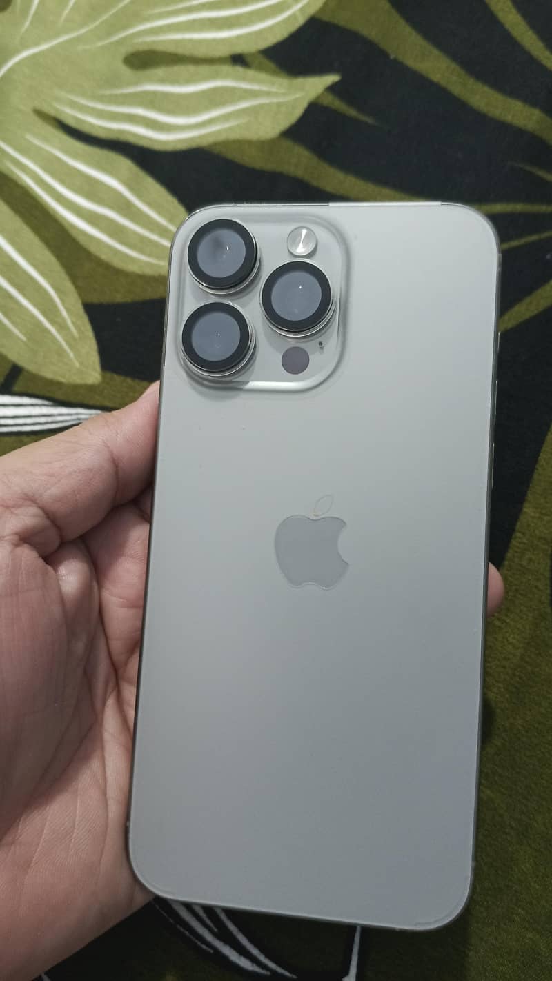 Apple iPhone 15 Pro Max 5