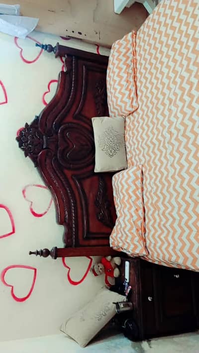 aunty wooden full size heavy weight bed.    0,3,2,6,6,3,0,0,6,2,5