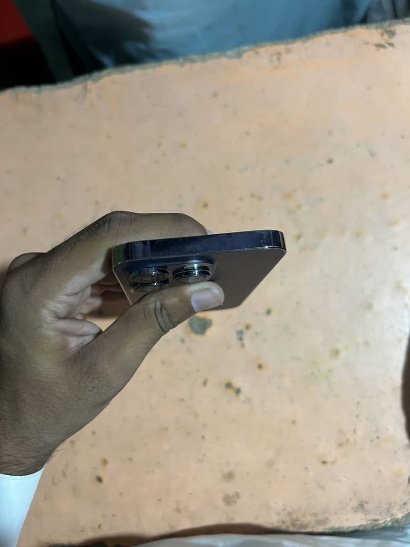 Apple iPhone 14 Pro 2