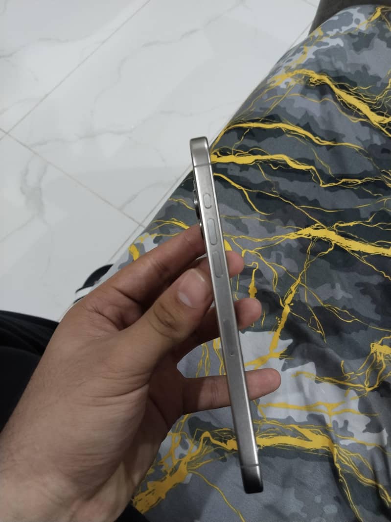 Apple iPhone 15 Pro Max 2