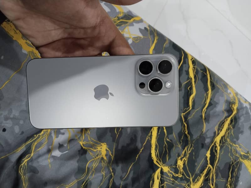 Apple iPhone 15 Pro Max 6